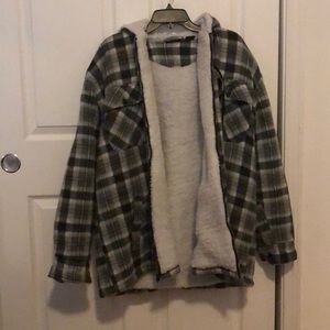 Men’s fleece plaid jacket.
